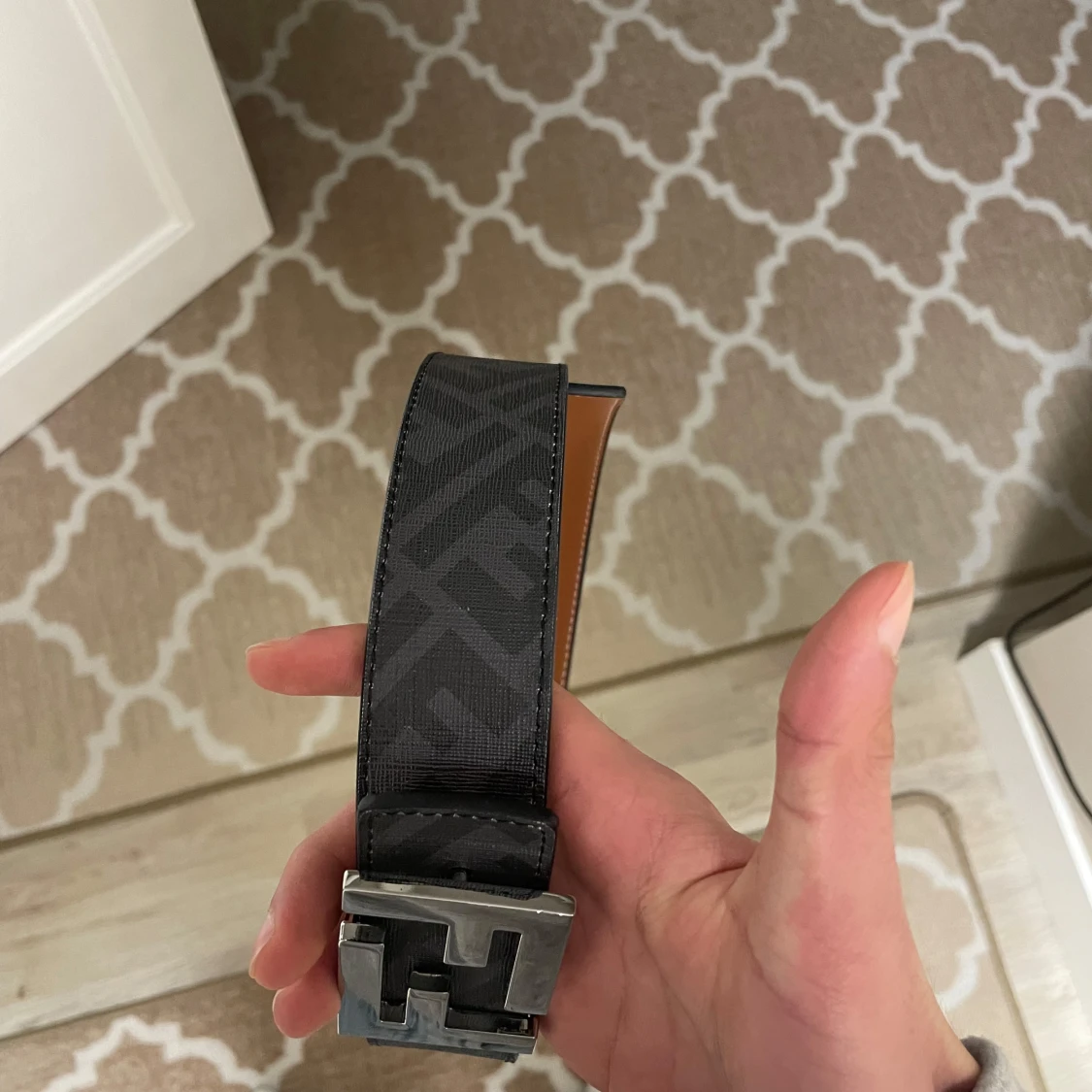 Svart bälte från Fendi med silverdetaljer - 4