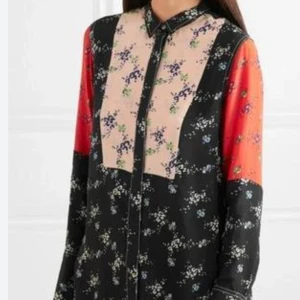 By Malene birger blus - Härlig sval lång blus från By Malene birger i viskos, silke och bomull. Storlek 40 Inga anmärkningar