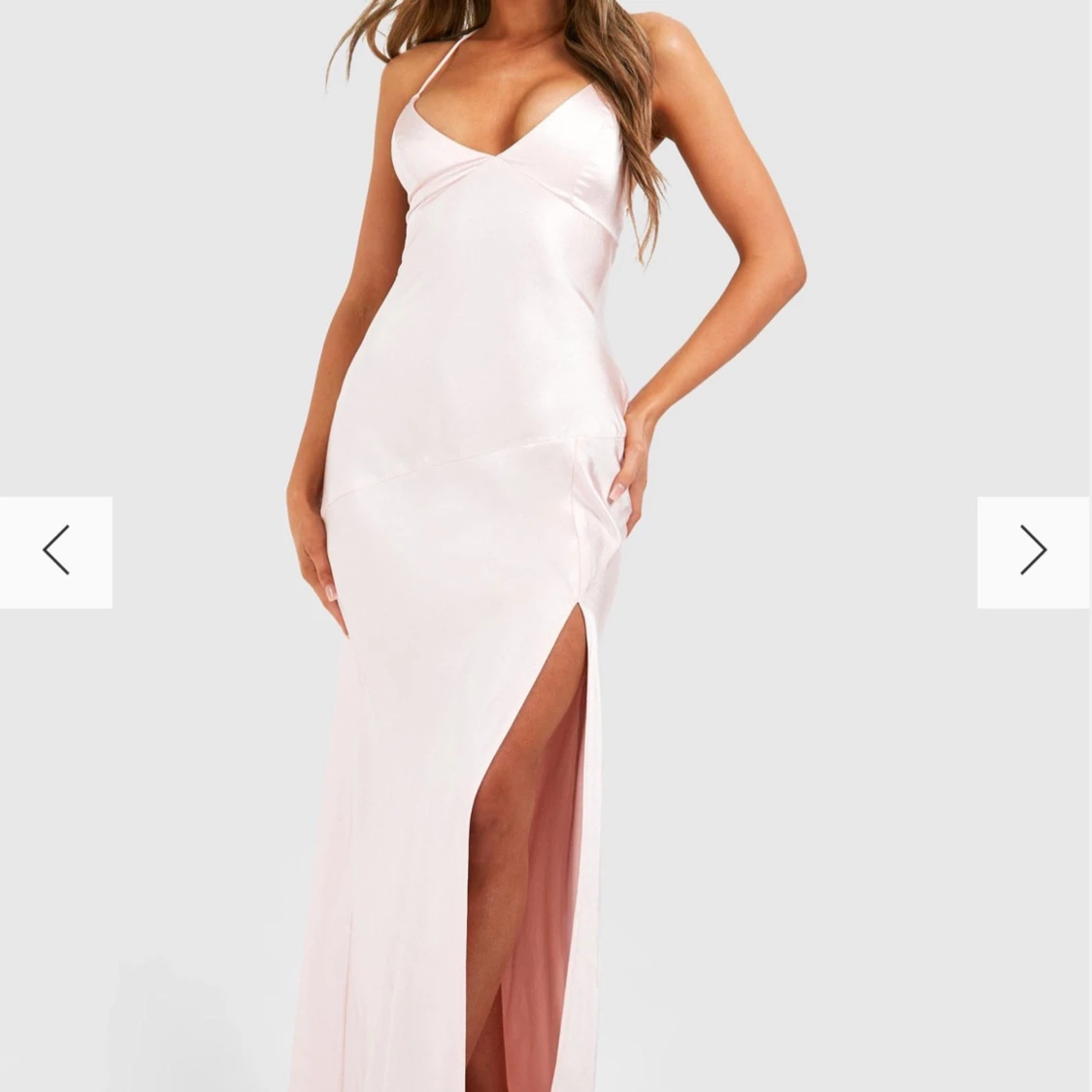 Ljusrosa långklänning med slits och öppen rygg