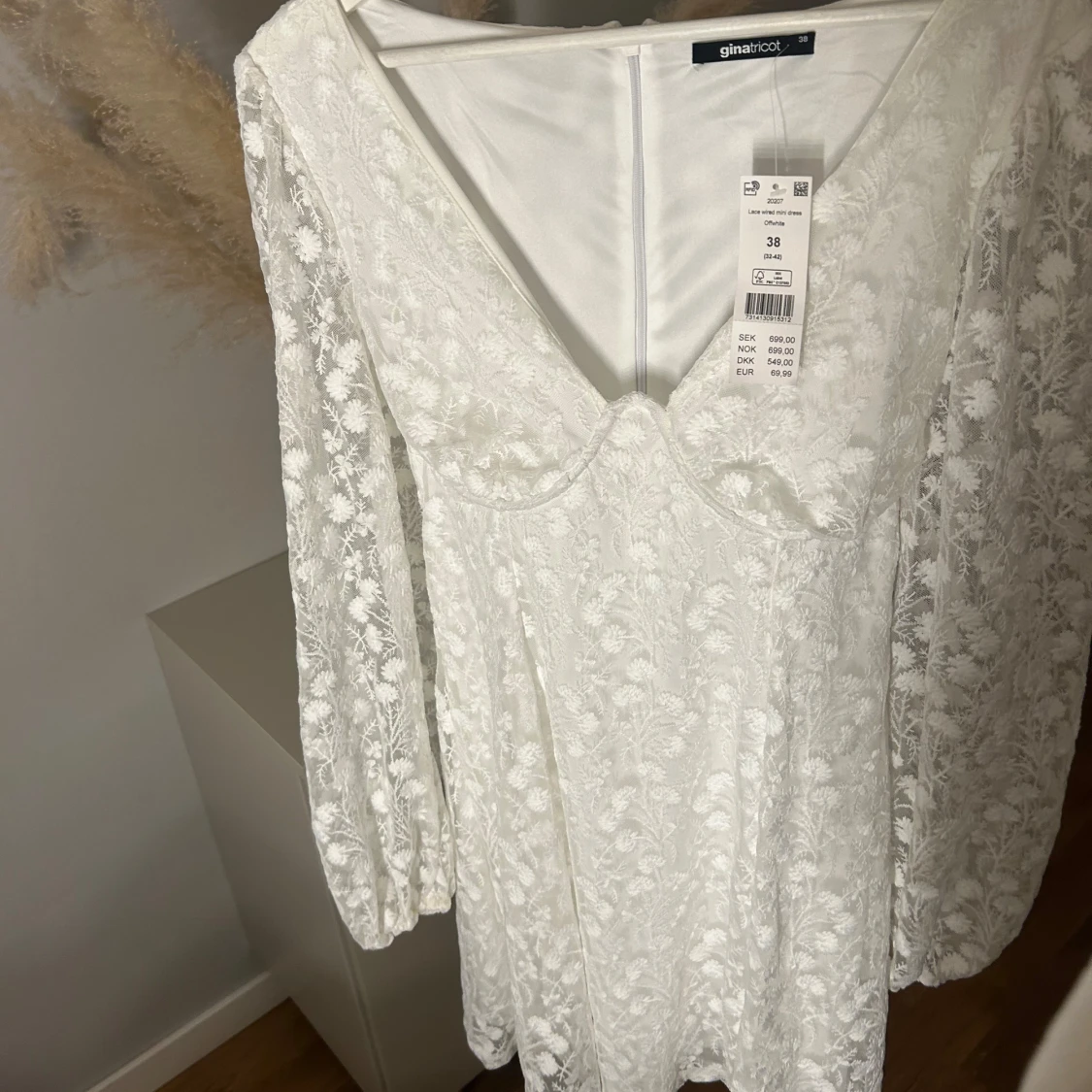 Vit blommig klänning - 1