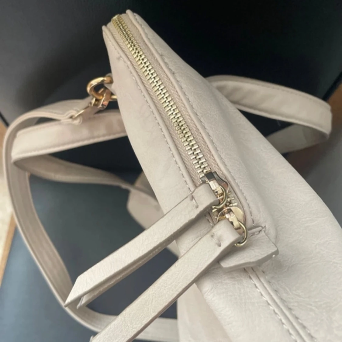 Axelväska med dragkedja - 3