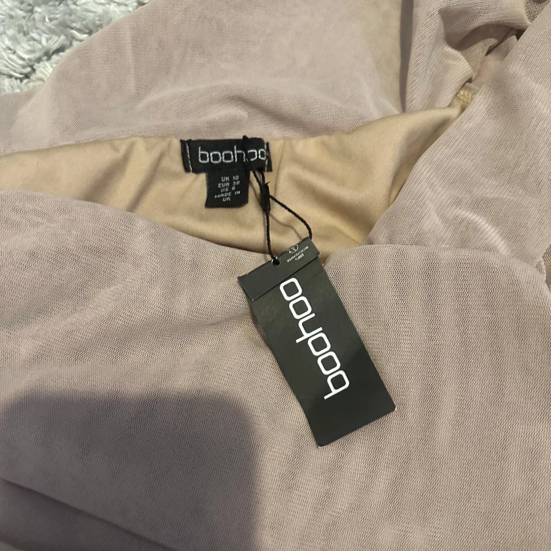 Beige långklänning från Boohoo - 1