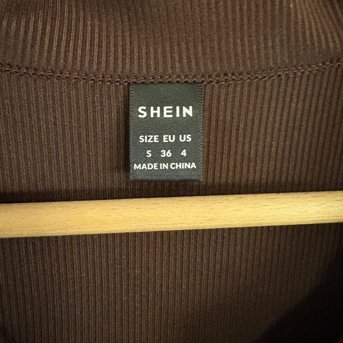 Brun ribbad långärmad klänning från SHEIN - 2