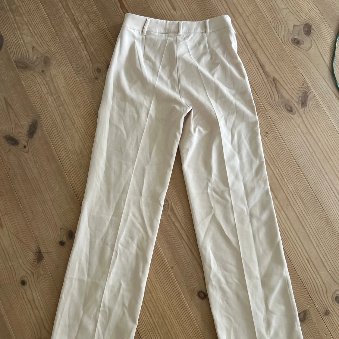 Beige kostymbyxor från Madlady - 1