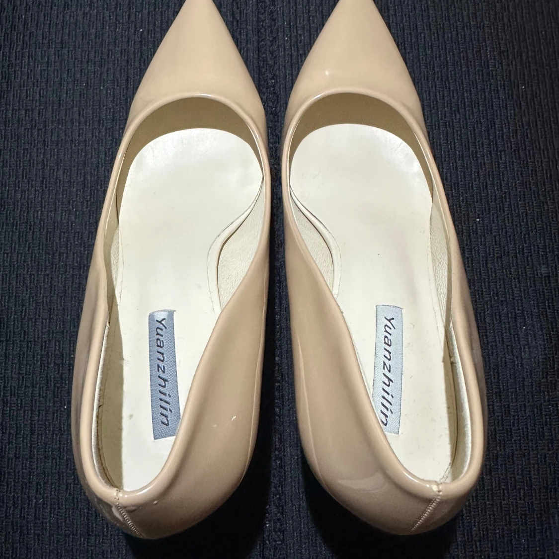 Beige pumps med spetsig tå från Yuanzhilin - 1