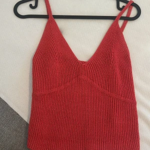 Stickad top  - Aldrig använd 