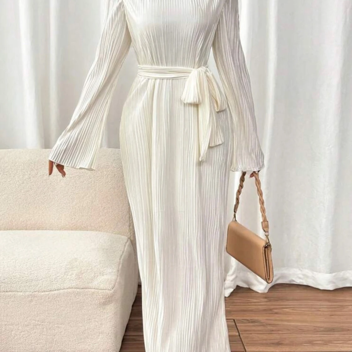 Vit långklänning med knytband i midjan