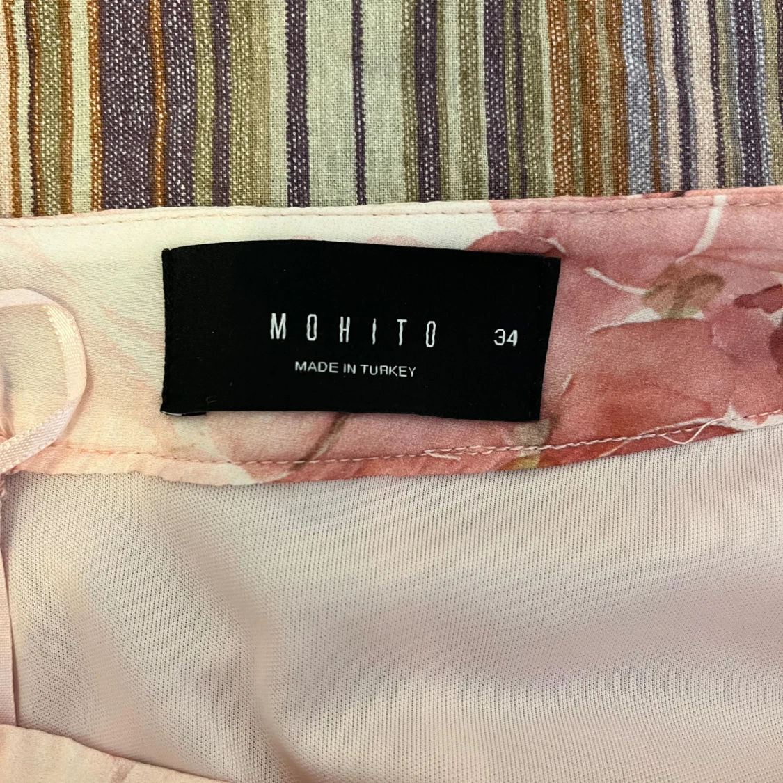 Rosa blommig volangkjol från Mohito - 1