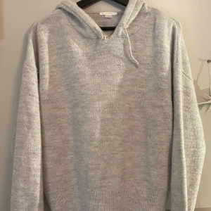 Stickad hoodie från Gina Young - Aldrig använd! Storlek 170