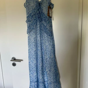 Vero Moda klänning  - Oanvänd klänning i strl S med lapparna kvar🌸