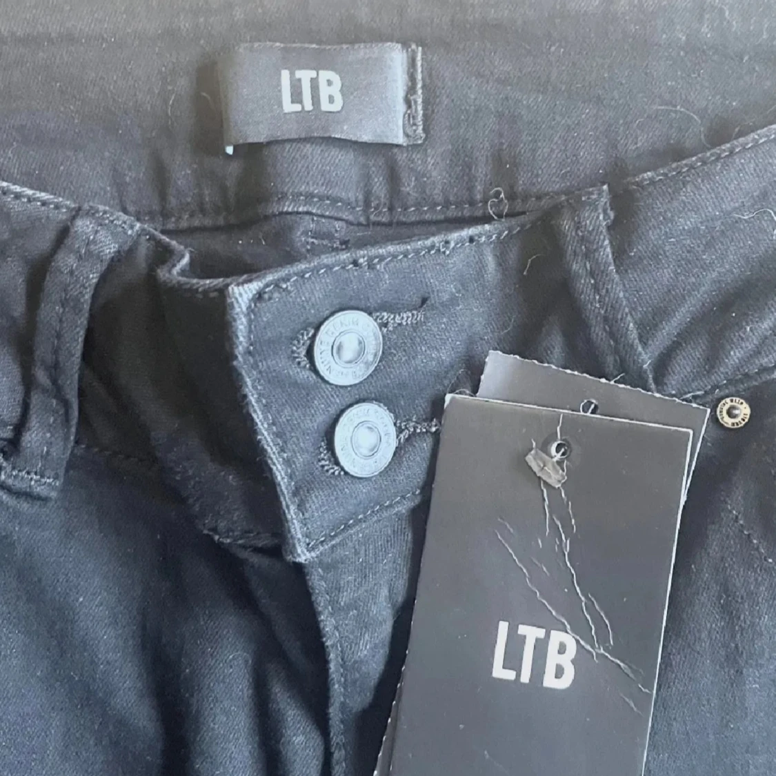 Svarta lågmidjade jeans  - 3