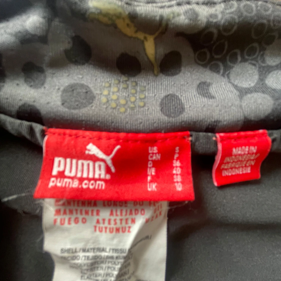 Svartgrå golfkjol från Puma med mönster - 2