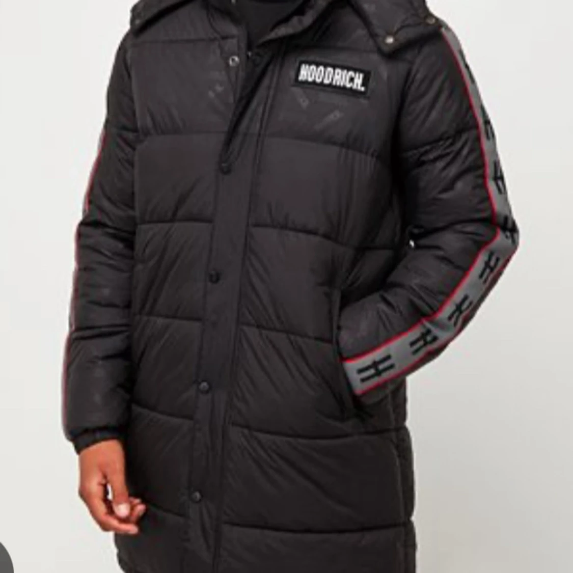 Svart lång dunjacka från Hoodrich