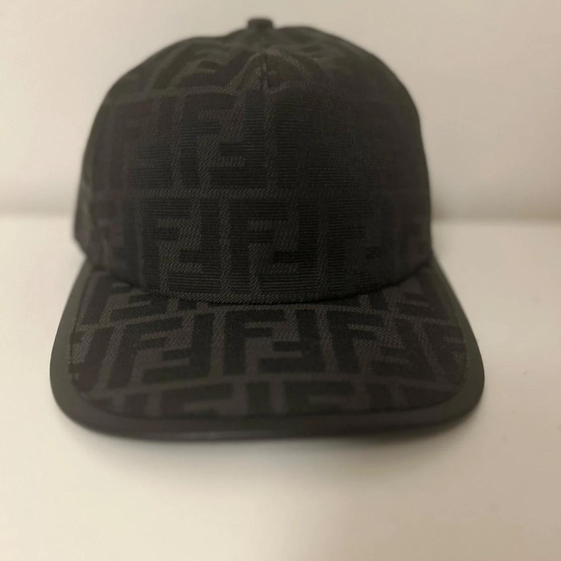 Svart Fendi keps med FF-mönster - 4