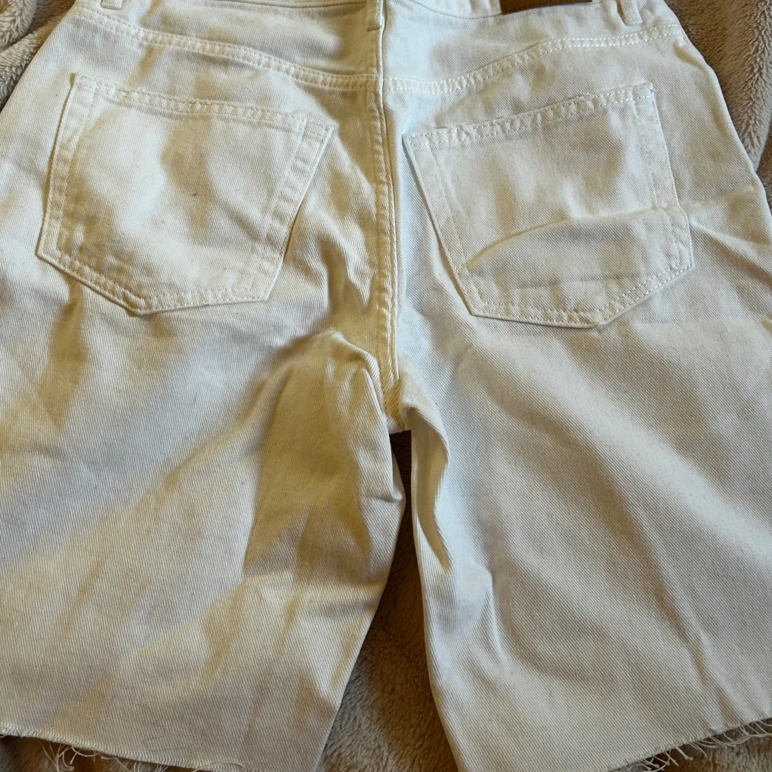 Vita jeansshorts - 1