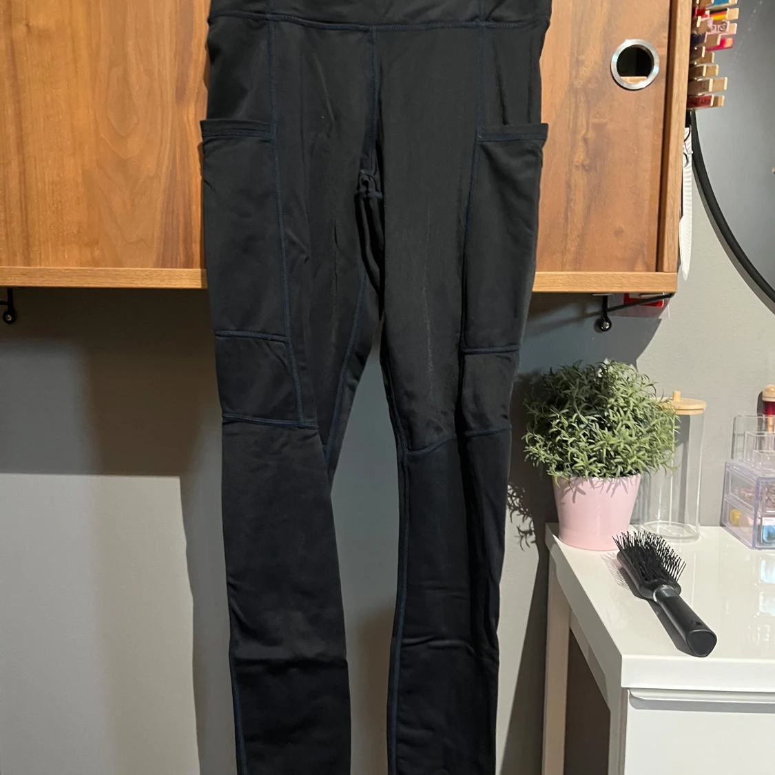 Svarta fodrade leggings med fickor