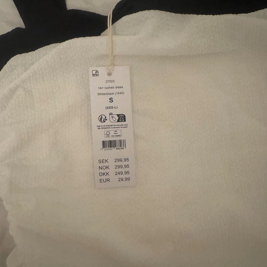 Vit och svart klänning - 2