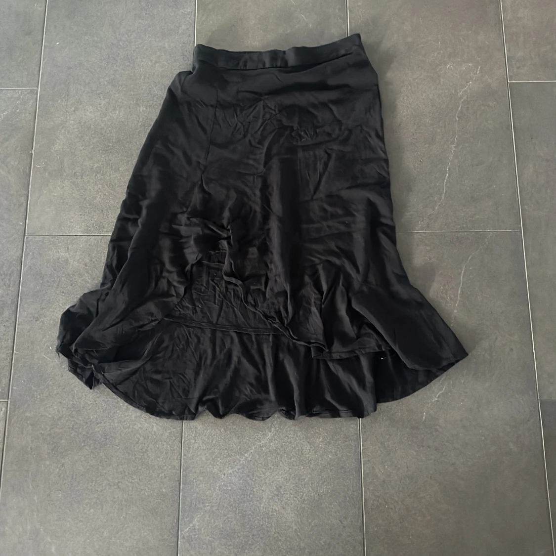 Svart långkjol från Amisu, strl 36