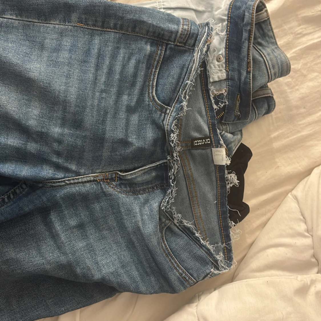 Blå bootcut jeans från Divided H&M - 4