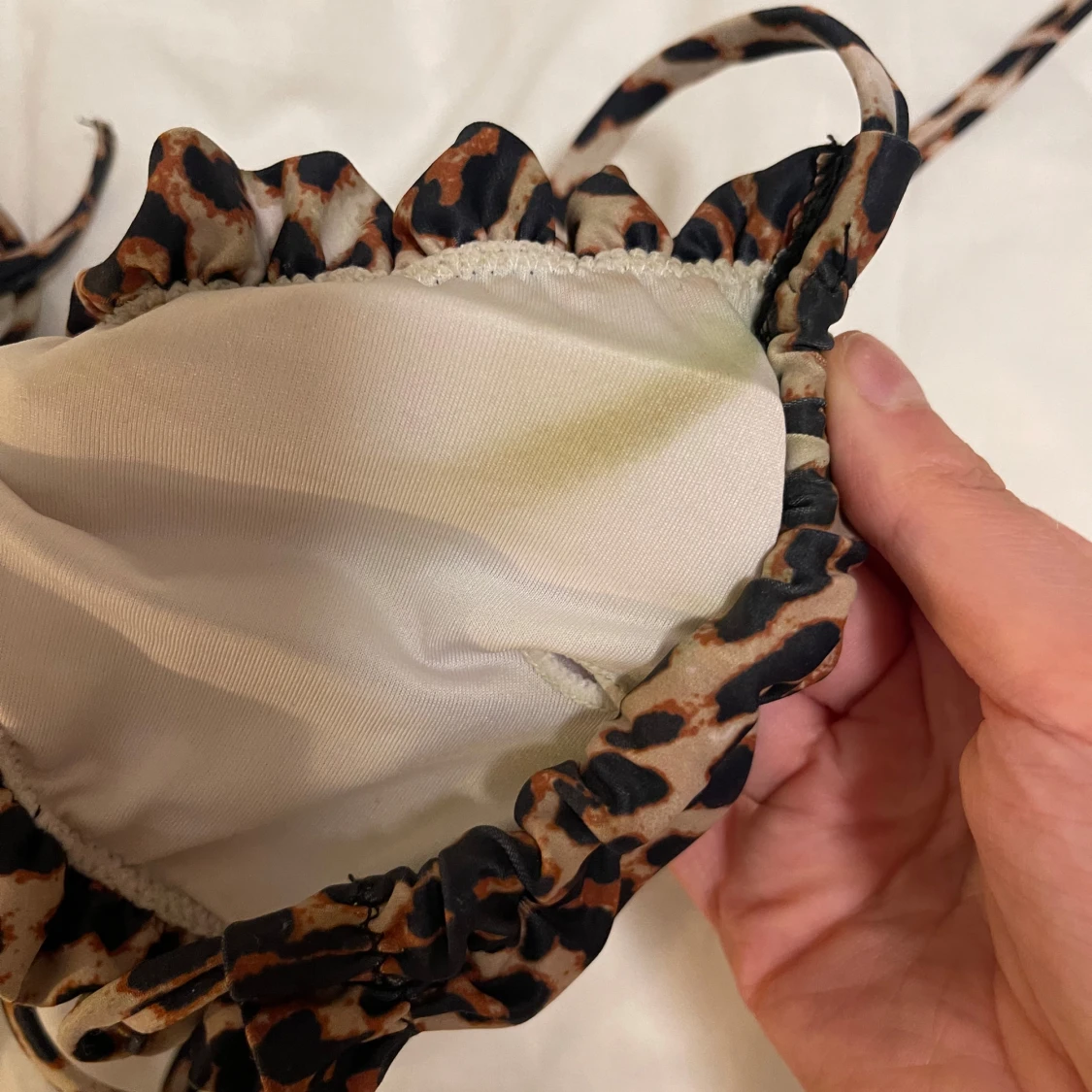 Leopardmönstrad bikini med snörning XS - 3