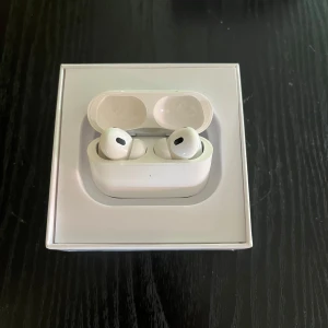 Ear,pods/pro generation 2 -  endast testade. 