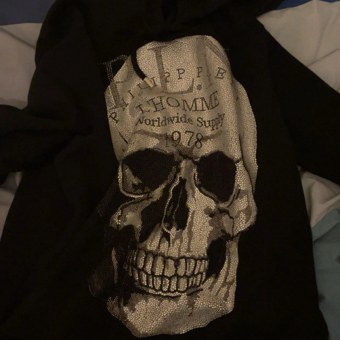Svart hoodie med dödskalle från Philipp Plein