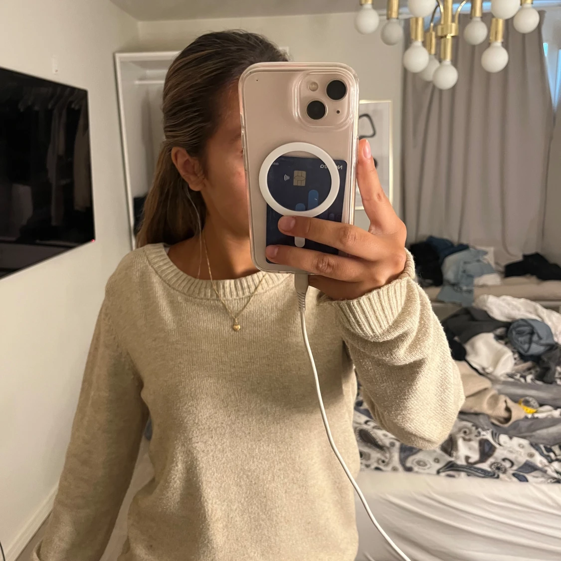 Beige stickad tröja med rund hals