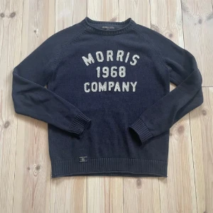 Morris Sweatshirt - Morris Company | Mörkblå | S