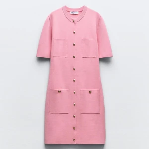 Zara klänning  - Helt ny zara klänning med knappar endast testad en gång 