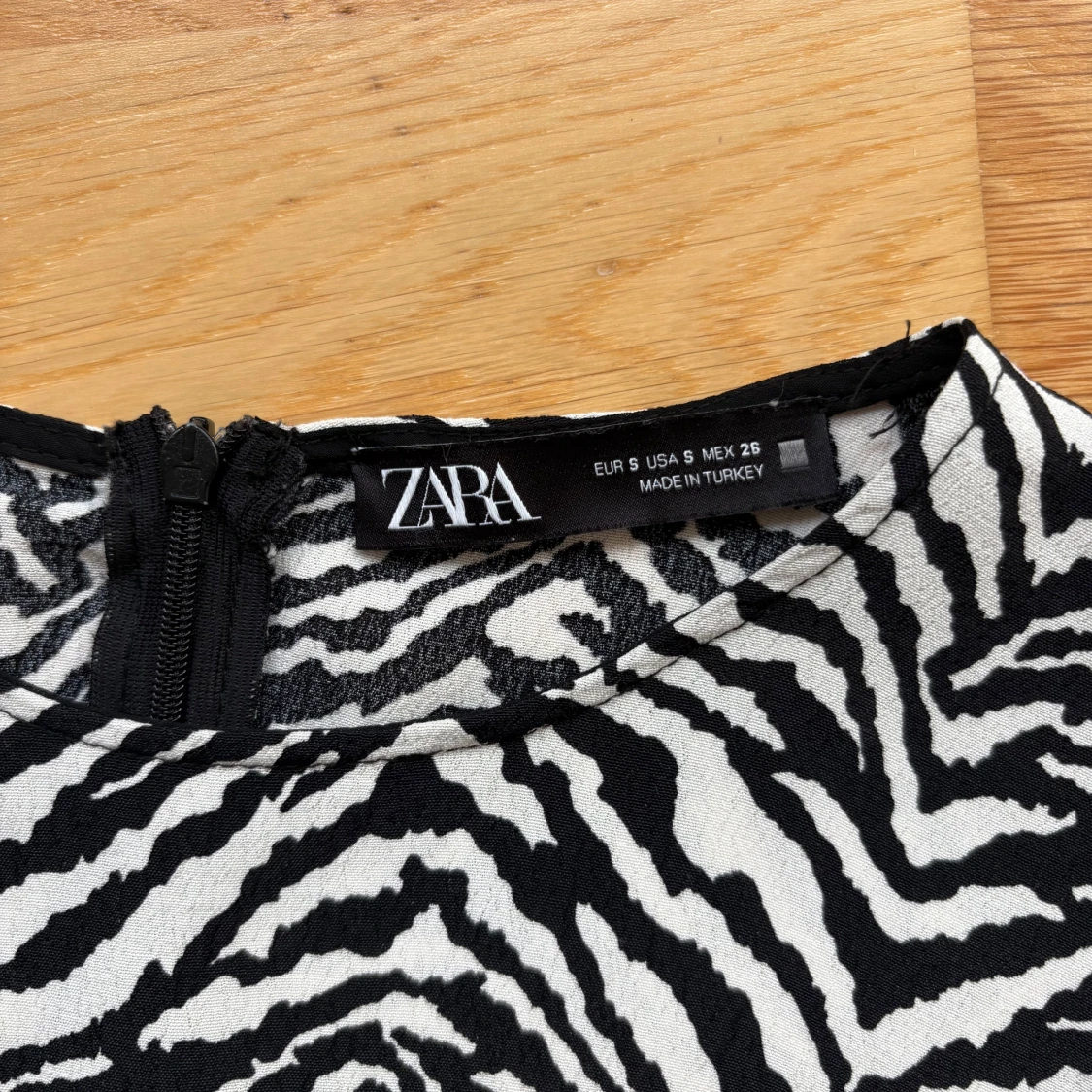 Zebramönstrad kort klänning - 4