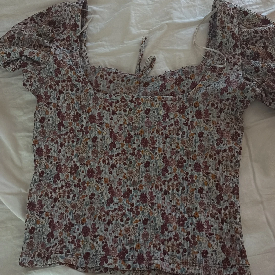 Supersöt blommig topp från gina  - 1