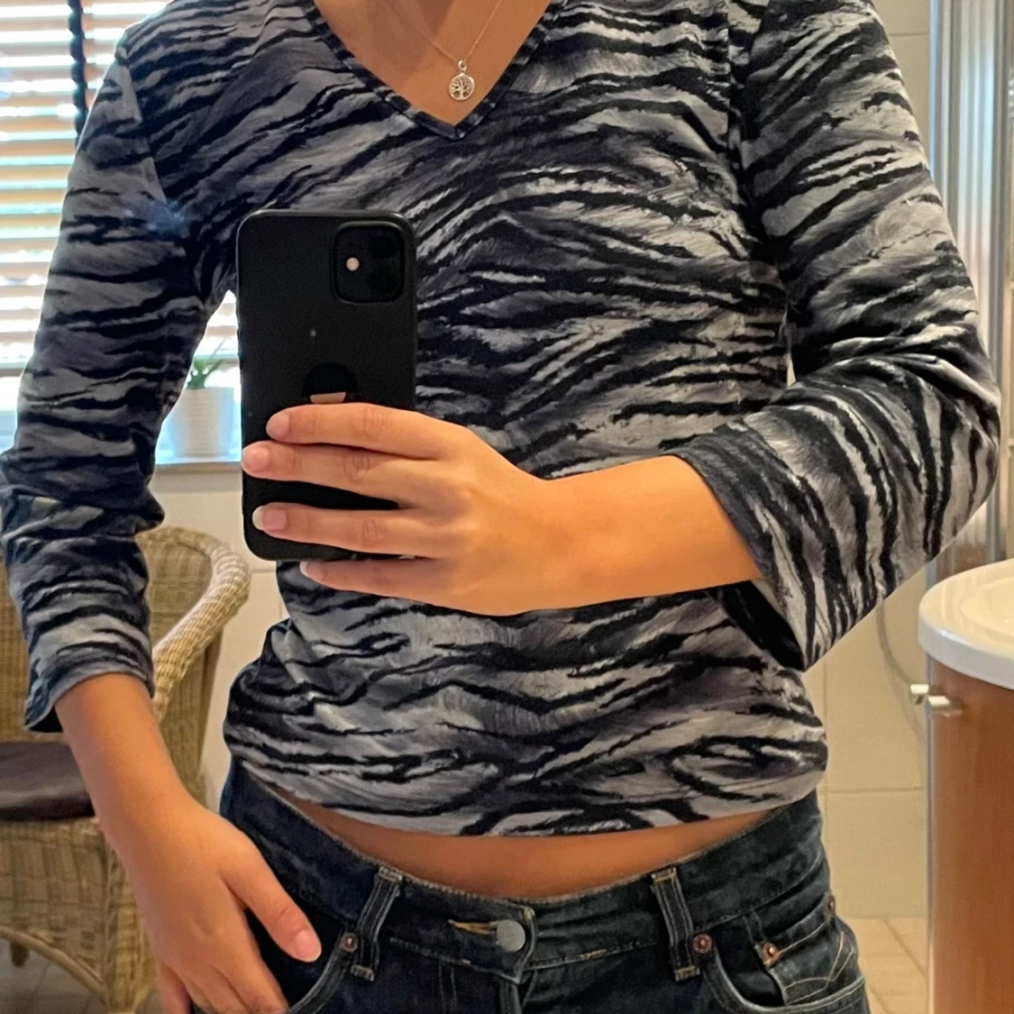 Mönstrad v-ringad tröja - 1