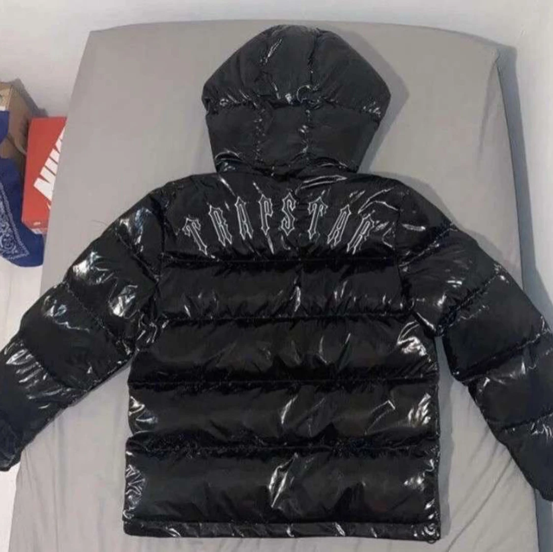 Svart pufferjacka från Trapstar - 1