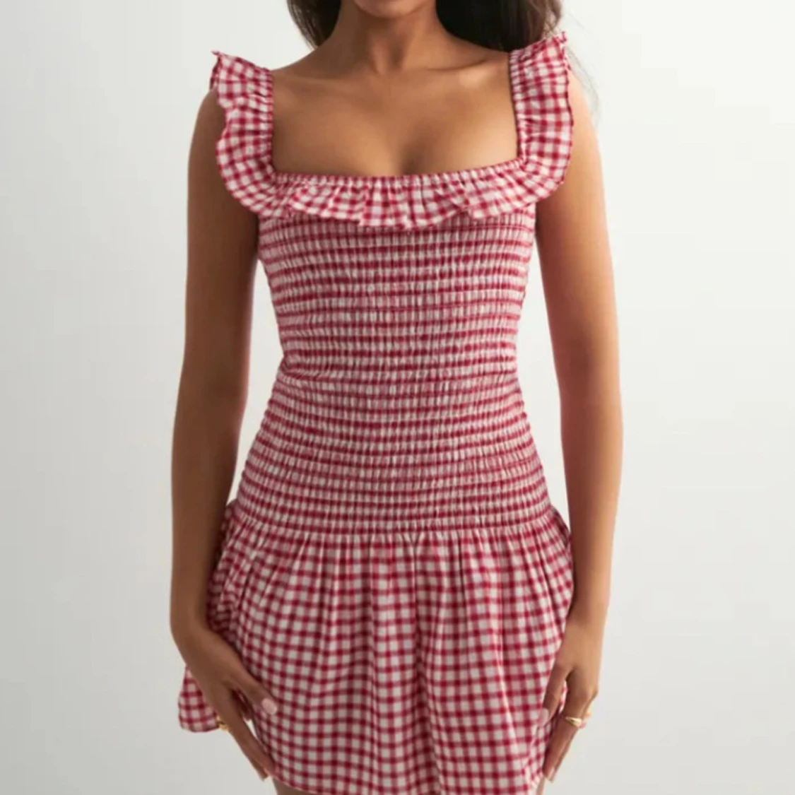 Rutig rödvit kortklänning med volang - 2