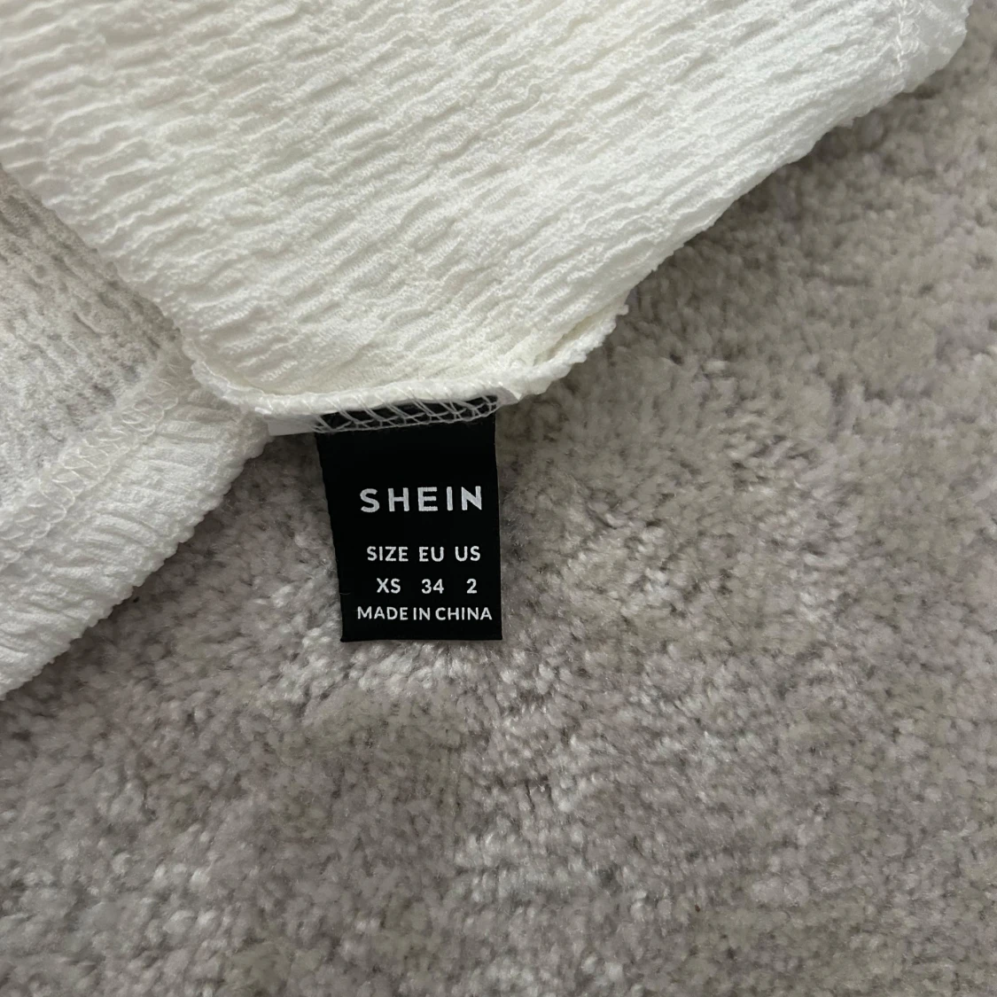 Vit linnetopp med volang från SHEIN - 2