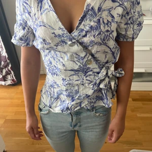 Blus  - Fin blus, sparsamt använd. 