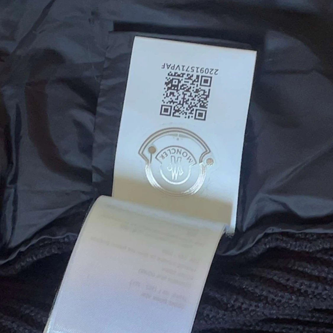 Svart pufferjacka från Moncler - 4