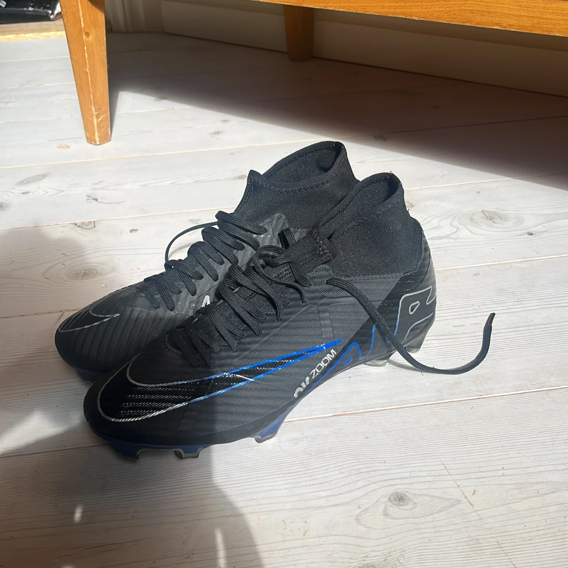 Svarta Nike Air Zoom fotbollsskor