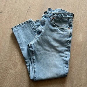 Jeans från Lewis - Snygga jeans från Lewis i storleken 33-30.