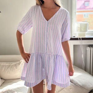 Klänning!  - Så fin klänning perfekt till sommaren