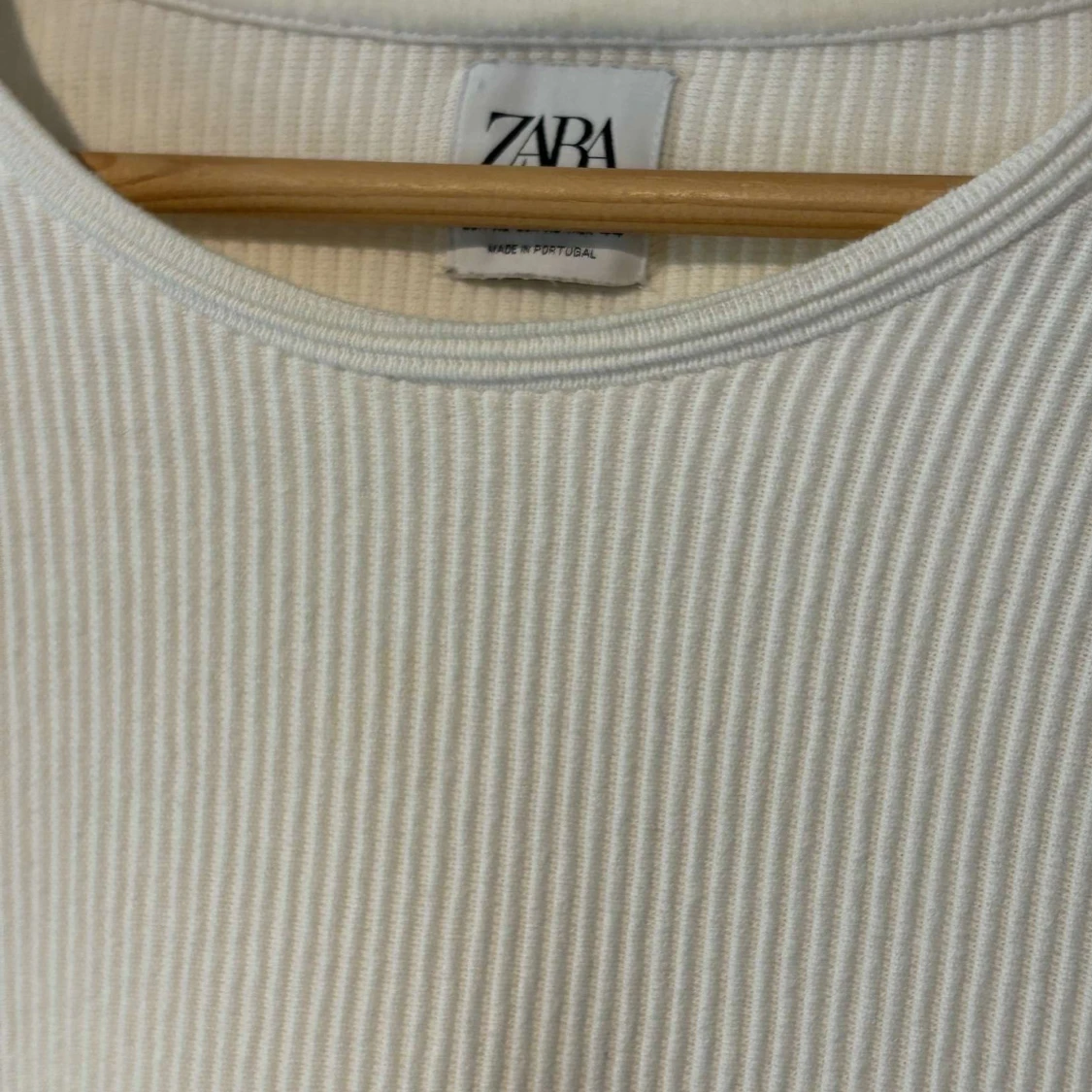 Vit ribbad långärmad tröja från Zara - 1