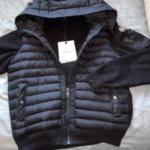 Moncler cardigan - Helt ny Moncler cardigan 