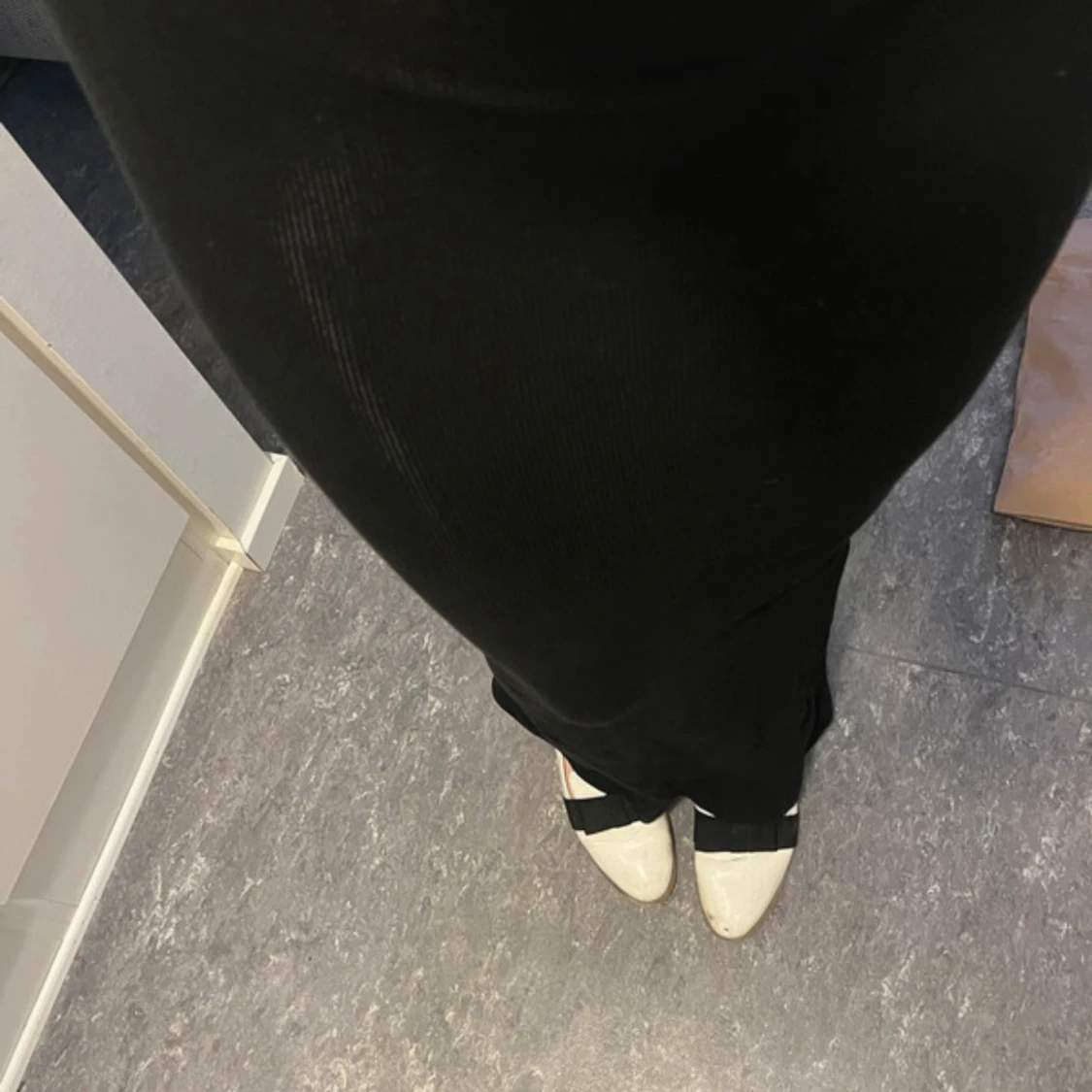 Svart tight lång ribbad klänning  - 2