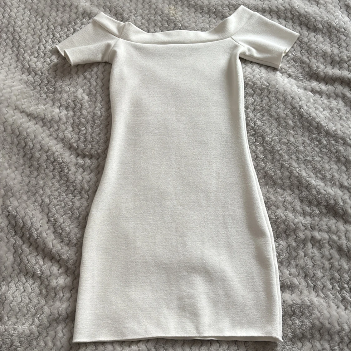 Vit offshoulder klänning - 1