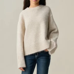 Beige stickad tröja från Gina Tricot - Beige stickad tröja från Gina tricot i storlek 146/152 men passar mig som vanligtvis har XS💕