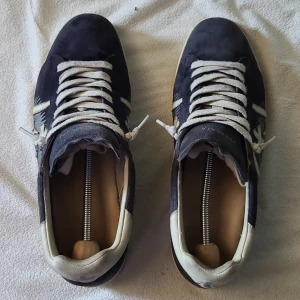 Premiatas  - Ett par riktigt snygga Premiata skor till sommaren, storlek 44 skulle säga även 45 typ. Öppen för byten, riktigt bra skick. Ny tvättade