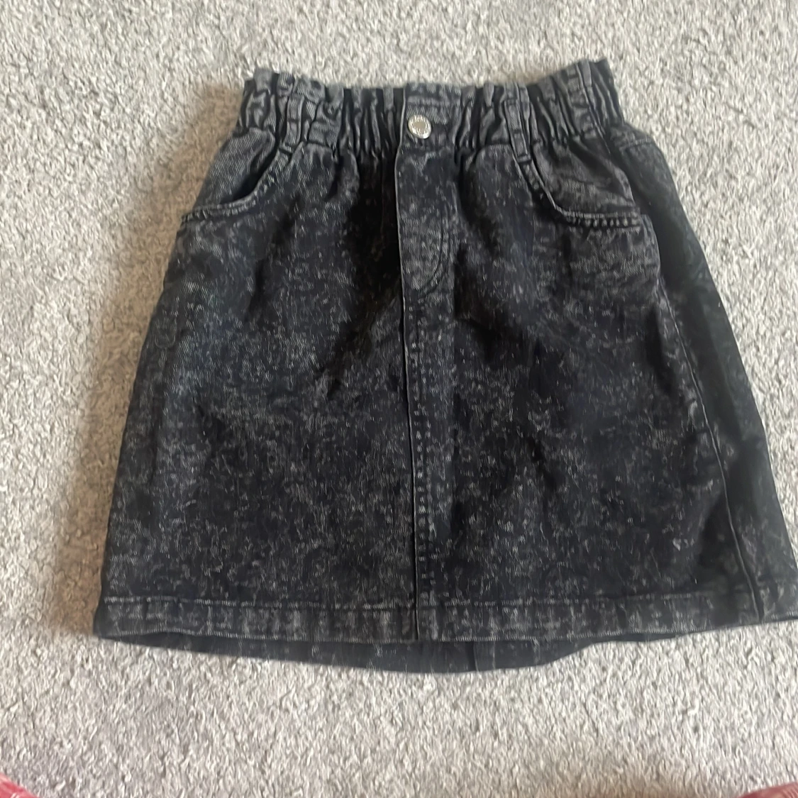 Svart jeanskjol med resår från H&M