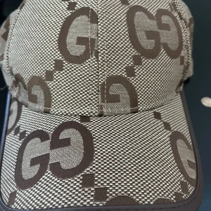 Gucci Keps - Khaki - Helt ny, oanvänd och redo att säljas. Färgen heter Khaki.