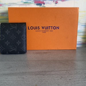 LOUIS VUITTON SLENDER WALLET - Säljer en äkta LV slender wallet med mycket gott skick. Dm för frågor eller fler bilder. Öppen för byten🤙