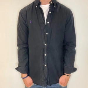 Ralph Lauren Skjorta - Extremt snygg och stilren | Skick - 8/10 | Nypris - ca 1700kr | Strl - S | För ytterligare frågor är det bara att skriva 🗣️